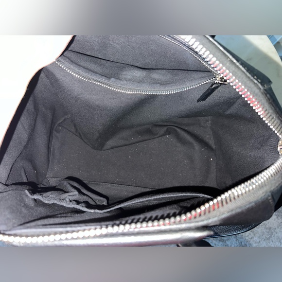 Givenchy Antigona medium textured-leather tote - Picture 2 of 13